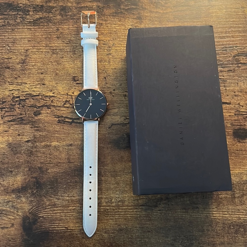 Rose gold Daniel Wellington watch